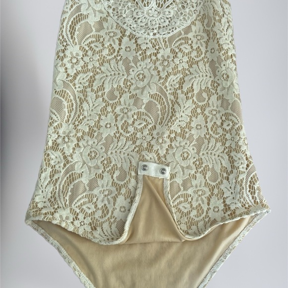 Lace Bodysuit with button opening - size XS - Picture 4 of 12